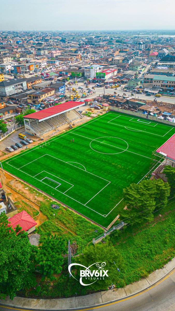 Gbagada Mini Stadium also known as Gbagada Araromi Youth Hub. Renovated by Coca Cola in 2016 ONGOING full Rehabilitation Work of Governor @jidesanwoolu New Spectator stand Brand New Pitch #GreaterLagosRising @OriDharmi 📸: @Brv6ix