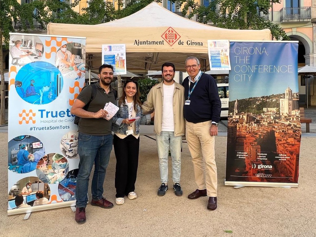 Professionals del Servei d’Urologia de l’#HTrueta i el #SantaCaterina s'han apropat aquesta tarda a la ciutadania per respondre preguntes i dubtes relacionats amb la incontinència i el prostatisme des del punt informatiu establert a la Plaça Independència de #Girona
