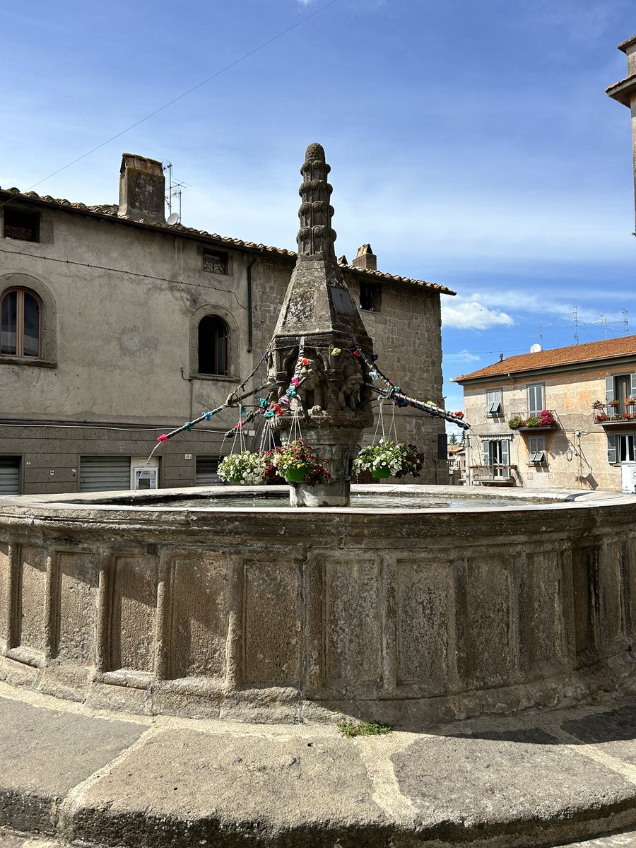- Viterbo - Fontana del Piano detta di Piano Scarano - 1376
#BuonaSerataATutti 
#fotografia