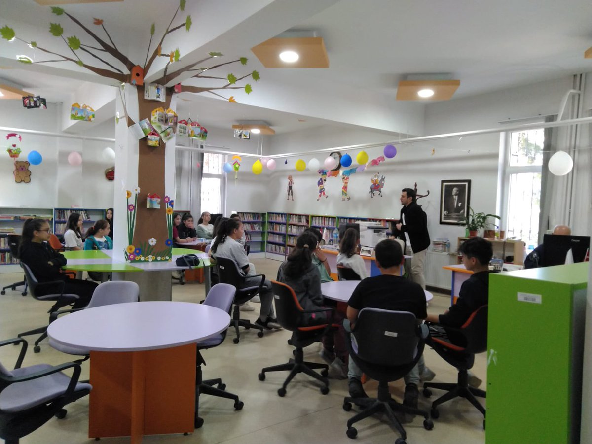 AktekkeB's tweet photo. 📖 Bafra Hasan Çakın İlçe Halk kütüphanesini ziyaret ettik @bafra_mem @mehmetalikatip1 @HasanCelenk5 @RecepEmreOzturk https://t.co/ctD4Lv1GHN