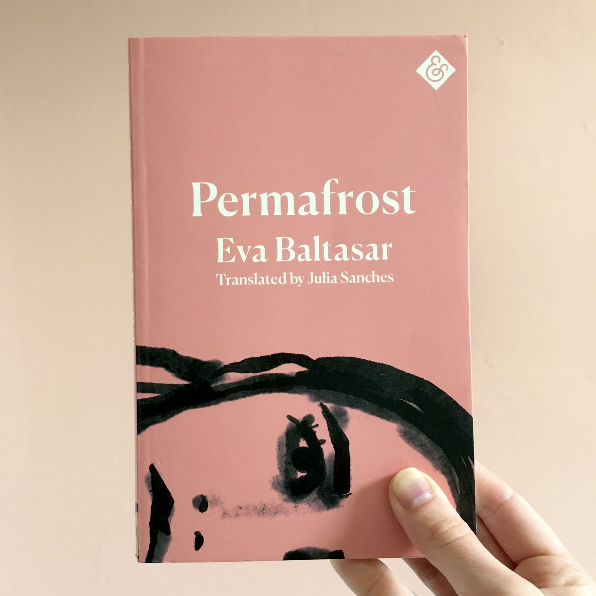 I accidentally started Eva Baltasar's Permafrost (tr. Julia Sanches) last week and then read it over the weekend. I loved the lyrical writing, the humour, the perpetual immediacy of death and its constant avoidance, the impulsiveness of this novel.

#bookTwitter #booktwt #bookrec