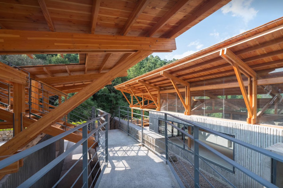 MyefskiArch's tweet image. Varied floor and roof levels, cut-throughs, and cut-aways cohesively showcase the surroundings.
#liubawayogou #multifunction #architizer

(Source: Architizer; Photo: Shulin Architectural Design)
bit.ly/3POmJ1O