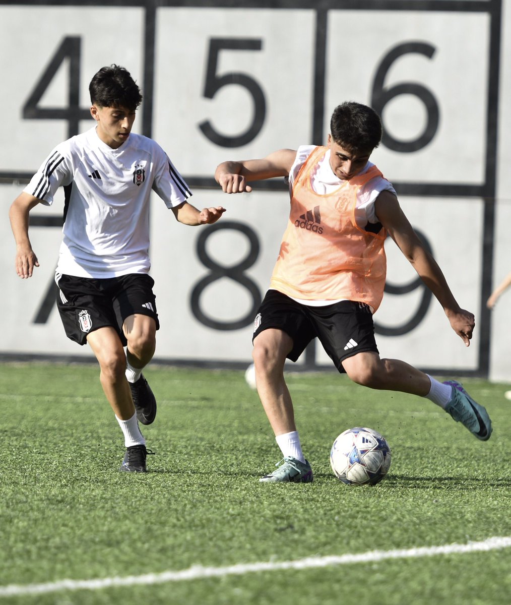 Beşiktaş Artaş U15 Akademi Takımımız, U15 Gelişim Ligi Yarı Final maçı hazırlıklarına devam etti. 💪🏻 #GeleceğinKartalları 🦅