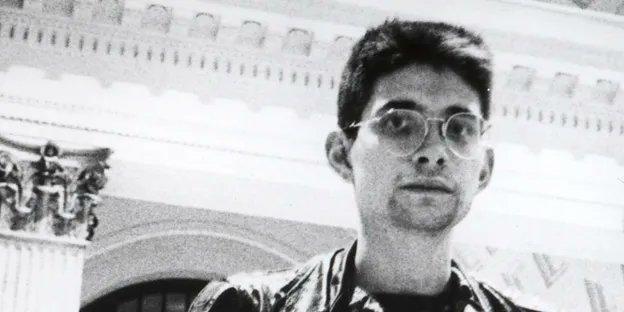 In shock at Steve Albini's sudden passing. Such a brilliant, infinitely generous person, absolutely one-of-a-kind, and so inspiring to see him change over time and own up to things he outgrew. I met Steve when I was a junior in high school, and not only did Big Black slay me 1/x