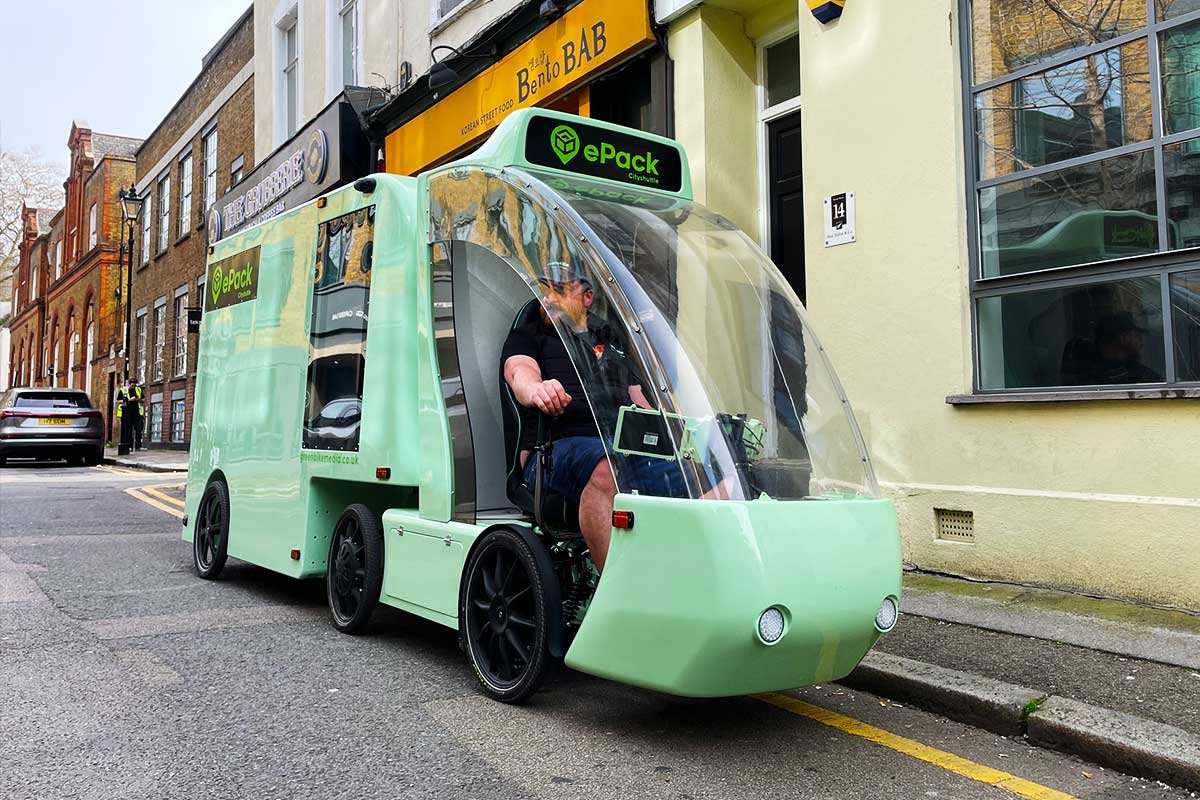 ePack, el pequeño camión semirremolque urbano que se pedalea + ya está operativo en Londres. ecoinventos.com/cityshuttle-ep…