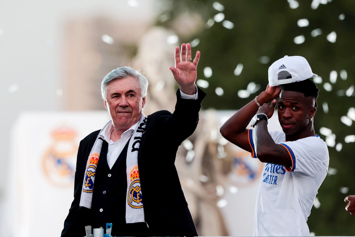 Carlo Ancelotti va disputer sa 𝟲𝗘̀𝗠𝗘 finale de Ligue des champions en tant qu'entraîneur. 😳👔

▫️ 3 finales avec l'AC Milan - 2 victoires ✅
▫️ 2 finales avec le Real Madrid - 2 victoires ✅⏳

Le plus grand entraîneur de l'histoire de la compétition ? 🤨