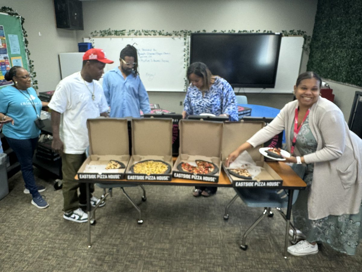 Jabee (@mynameisjabee) on Twitter photo We donated pizza this week to teachers at John Marshall High School and Spencer Elementary for #teacherappreciationweek ! Thanks for all your hard work Teachers from <a href="/ESPizzaHouse/">EastsidePizzaHouse</a> We donated pizza this week to teachers at John Marshall High School and Spencer Elementary for #teacherappreciationweek ! Thanks for all your hard work Teachers from <a href="/ESPizzaHouse/">EastsidePizzaHouse</a>