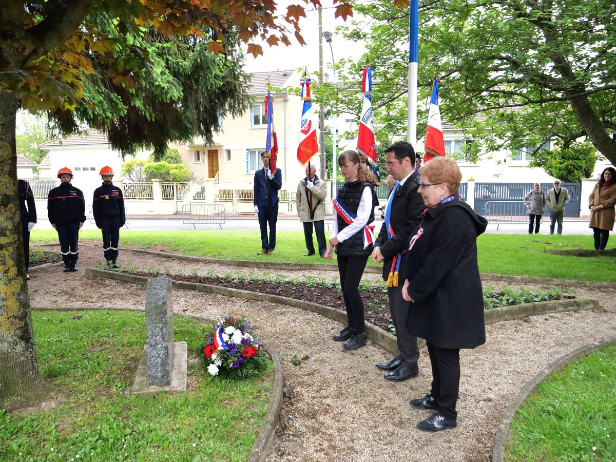 Commémoration de la victoire du 8 mai 1945 🇫🇷 En présence de @mc_cavecchi, Présidente du @valdoise, de nombreux élus, des représentants des associations de la mémoire, des forces de l'ordre et de sécurité, des conseillers des jeunes et des seniors. #Franconville