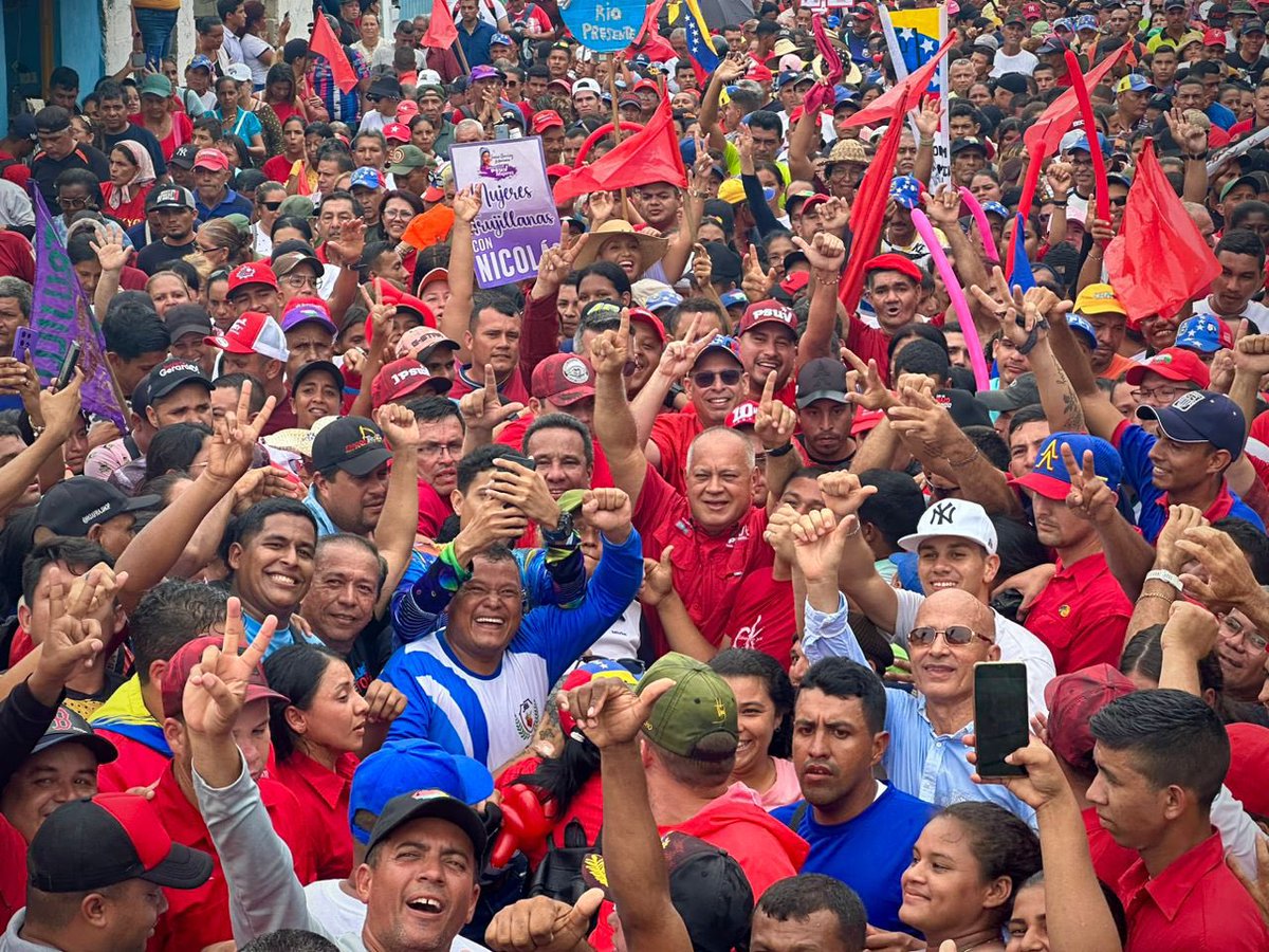 #TRUJILLO ¡Arrancó la marcha! Los chavistas de Sabana de Mendoza pa la calle 💪🏻 #NadieDetieneAlPuebloValiente #MovilizadosPorVenezuela #patriaseguraconnico #Maduro