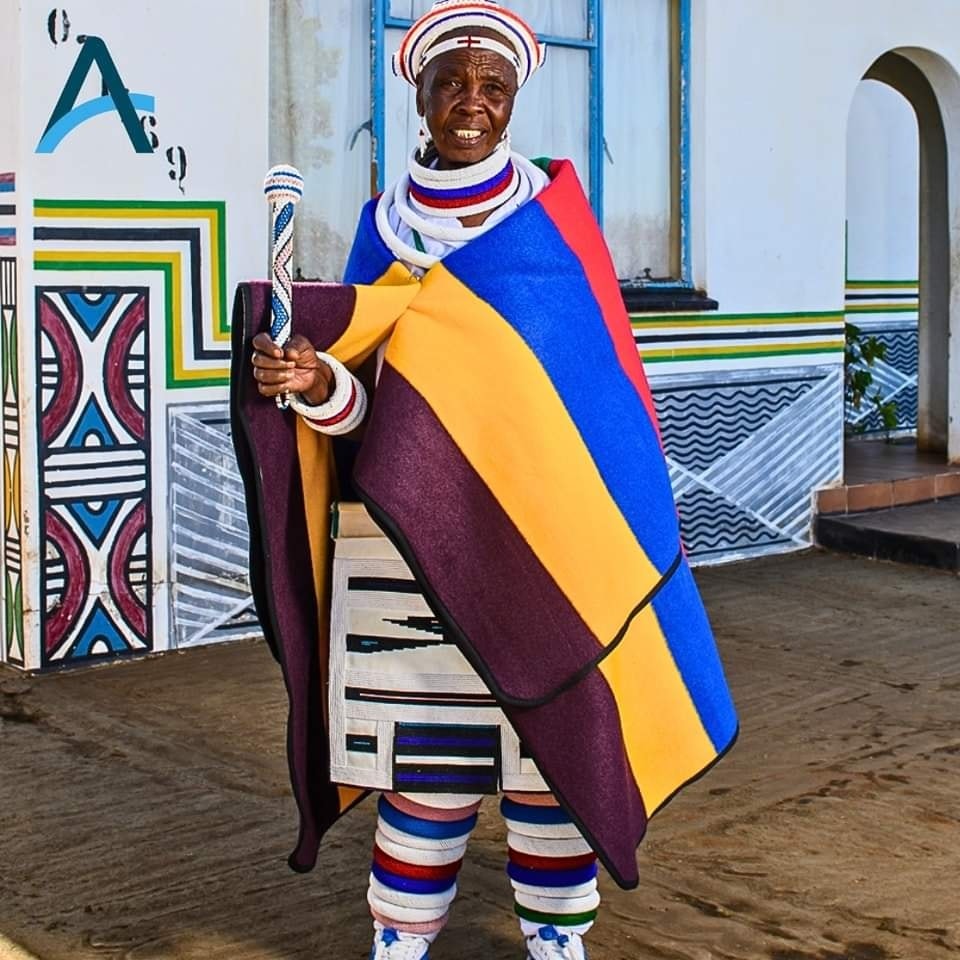 This 2 Ndebele Icons Here Must Have Art Galleries Built For Them In KwaNdebele. In Order For The Next Generation To See All Their Beautiful Work.

They Are Definitely National Tressures.

#VukaNdebele #VukaKusileNdebele