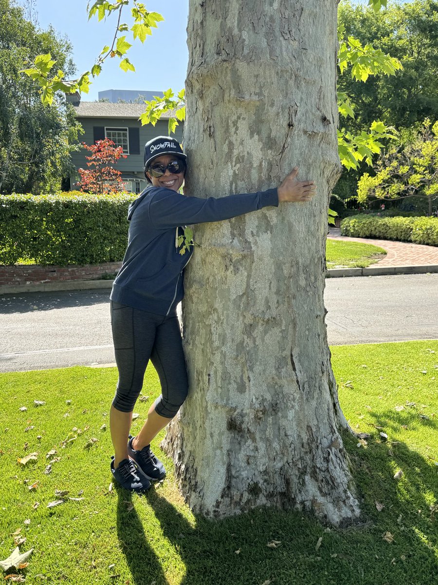 KarenGAlexander's tweet photo. I get inspired on my daily walks. It is fun to hug a tree and see the beauty of nature. ๐๐๐ฝโค๏ธ
#WritingCommunity
#Authors
#Creatives
#Wednesdayjoy https://t.co/i9LtJDhqNZ