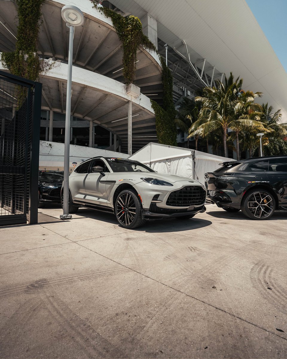 andres_vidoza's tweet photo. Miami car scene hits different. https://t.co/hruf7hAI8E