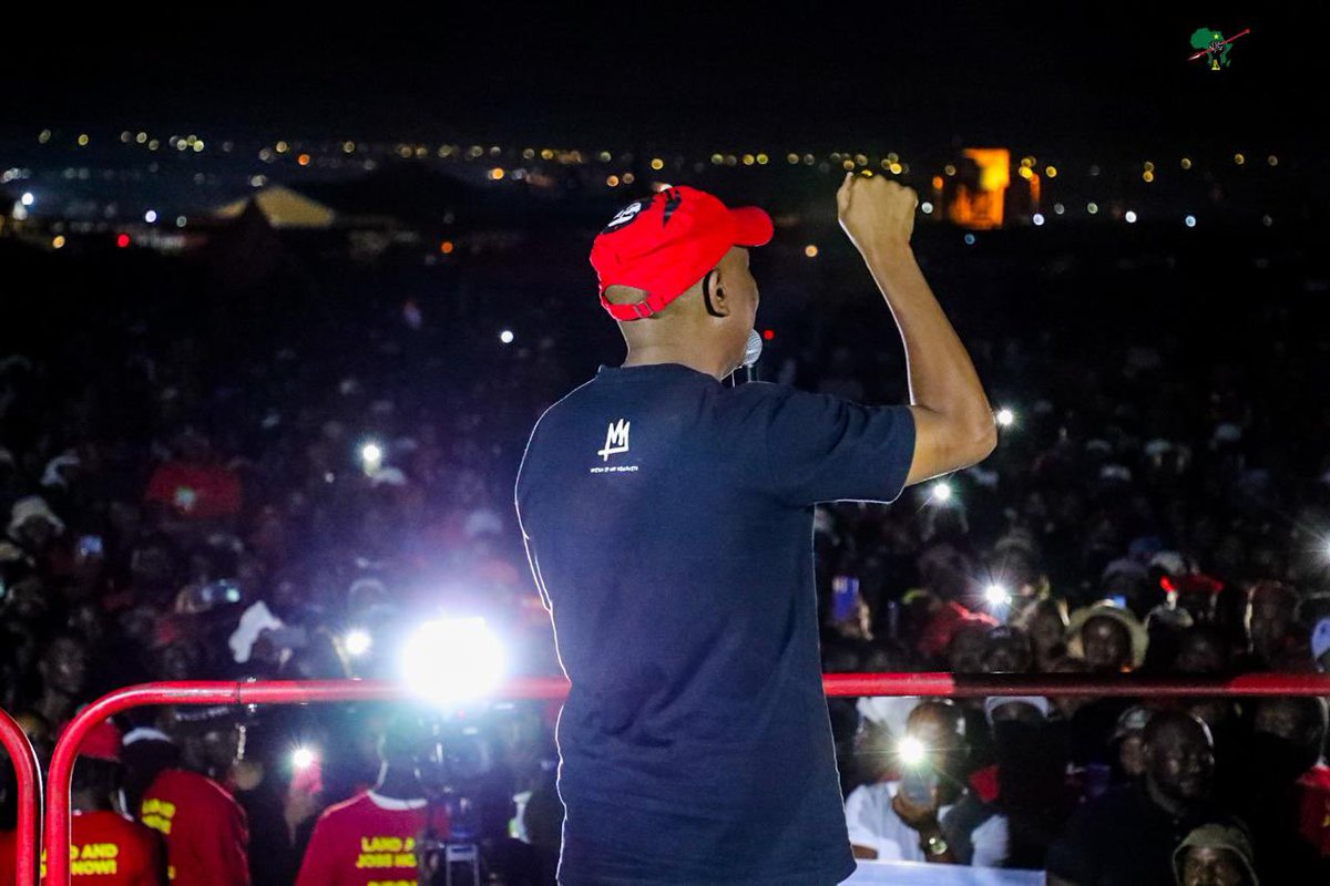 EFFSouthAfrica's tweet photo. [IN PICTURES]: President @Julius_S_Malema addressing the EFF community meeting in Kwaggafontein, Mpumalanga. 

We are spreading the message of hope, we have the duty to restore the hope and determination our people had in the ballot. #MalemaForSAPresident #EFFCommunityMeetings #VoteEFF