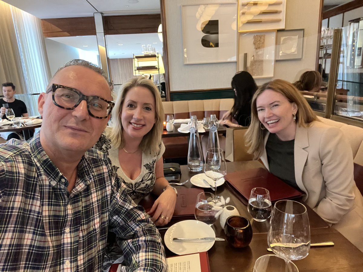 Great to be in #Toronto and catch up with two wonderful former @KPMG colleagues, Georgina Black and Emmeline Roodenburg. Wonderful weather too!