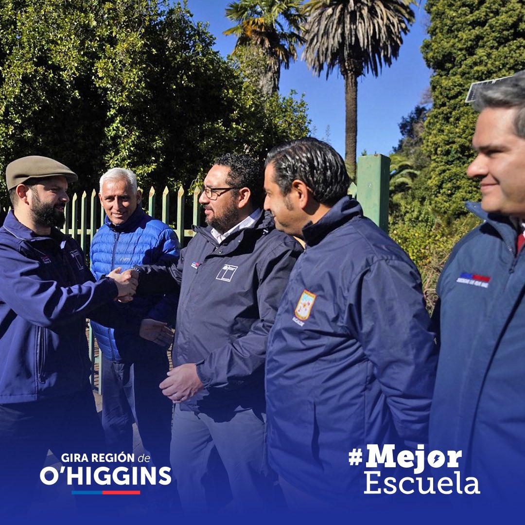 Esta mañana el Presidente @GabrielBoric junto al ministro de Educación @Nico_Cataldo y el subsecretario de energía @FelipeRamos1980 visitaron la Escuela Pailimo que través del programa #MejorEscuela, beneficia a estudiantes con medidas centradas en la eficiencia energética.