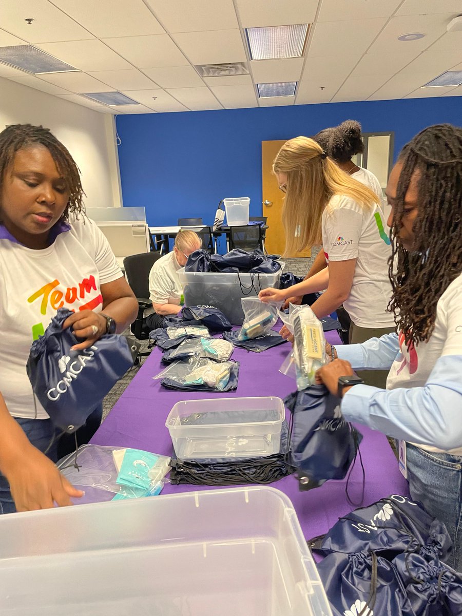 In partnership with our community partner Trident United Way, Comcast employees in our Charleston office assembled 'hygiene kits' filled with toiletries & other essential items. The kits will benefit local organizations One80 Place and Holy City Missions. 💜 #ProjectUP #TeamUP