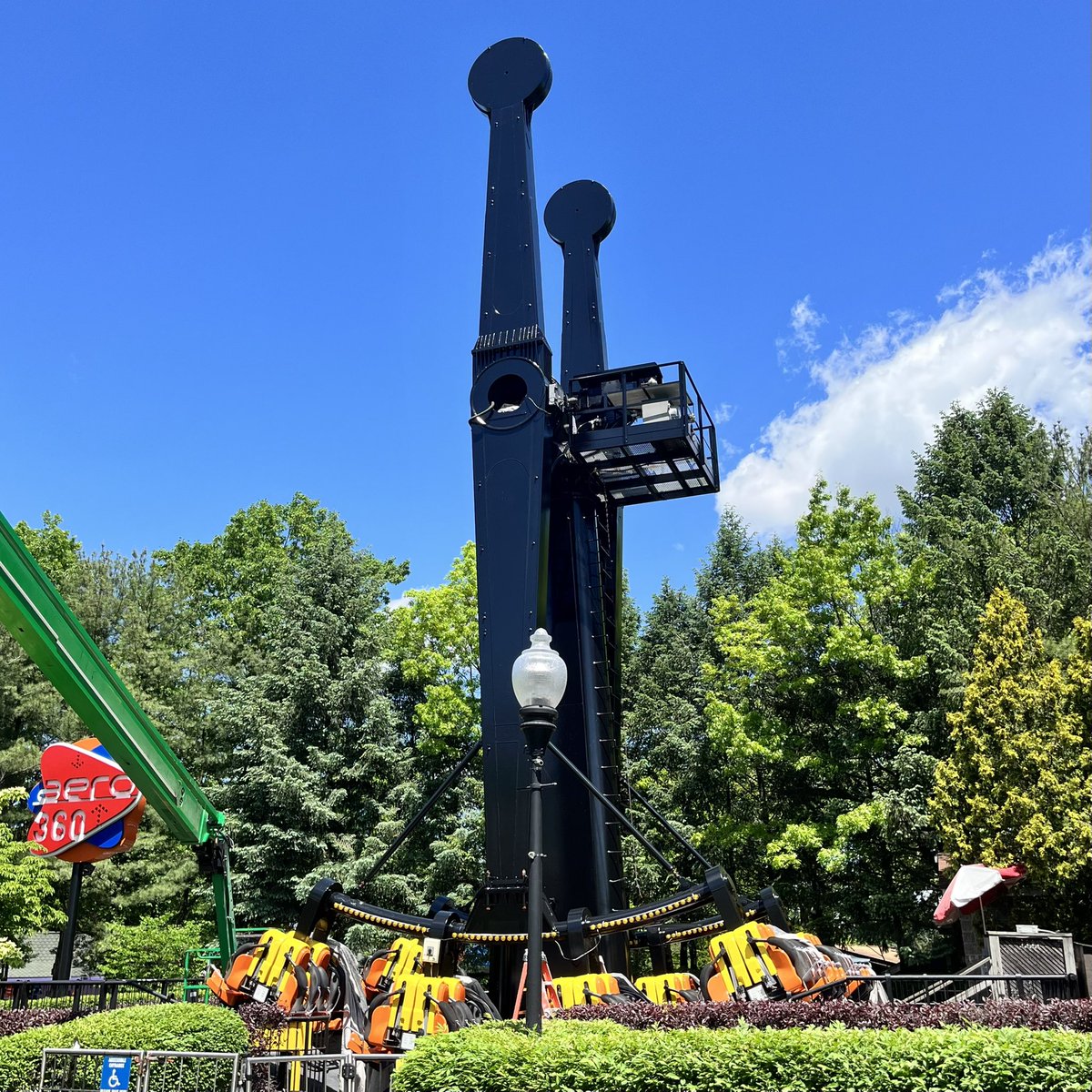 Arrowless 360 Update! ⬆️⬇️🎨 This week’s weather has been perfect for painting – and the Aero is rocking that fresh coat! Yinz get one more weekend of the Arrowless 360; the arrows are expected back next week. Ride the 360 this weekend! Tix only $39.99: tinyurl.com/mssz7ch8