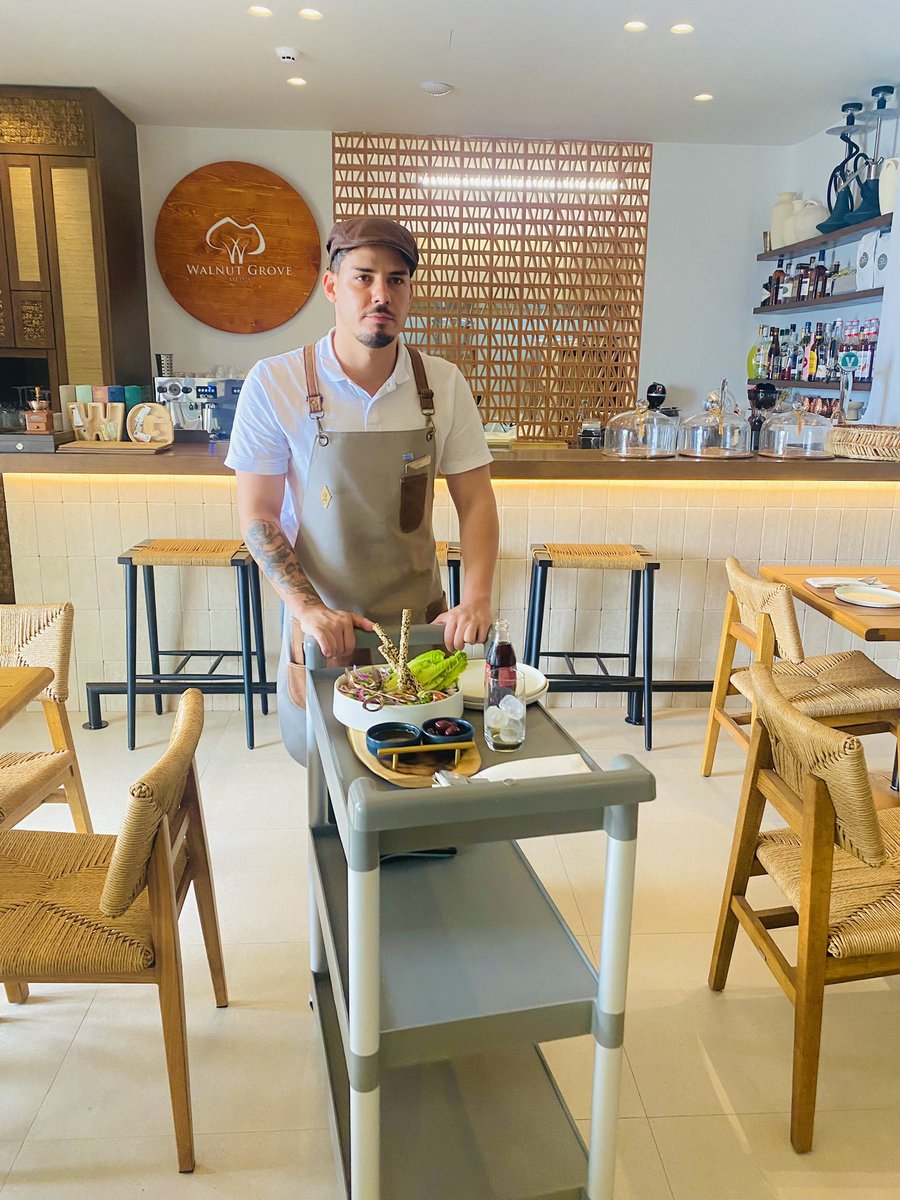 Did somebody order room service at Walnut Grove Mykonos ? 

#walnutgrove #mykonos #dubai #sandtoncity #mykonoslife #dubailife #greece #greekfood #summervibes #islandlife #foodie #foodblogger #luxurytravel #luxuryhotel #greekholiday #greekisland #greekislands #restaurant #cafe…