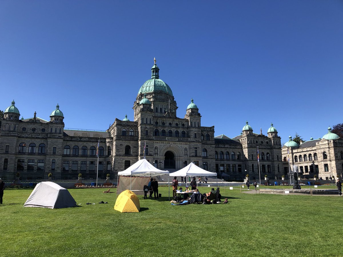 Residents of CRAB Park sick of waiting for politicians to meet and listen to them have come to the BC Legislature. Will any MLA come speak with the people whose lives they freely use to score political points? We really hope so.