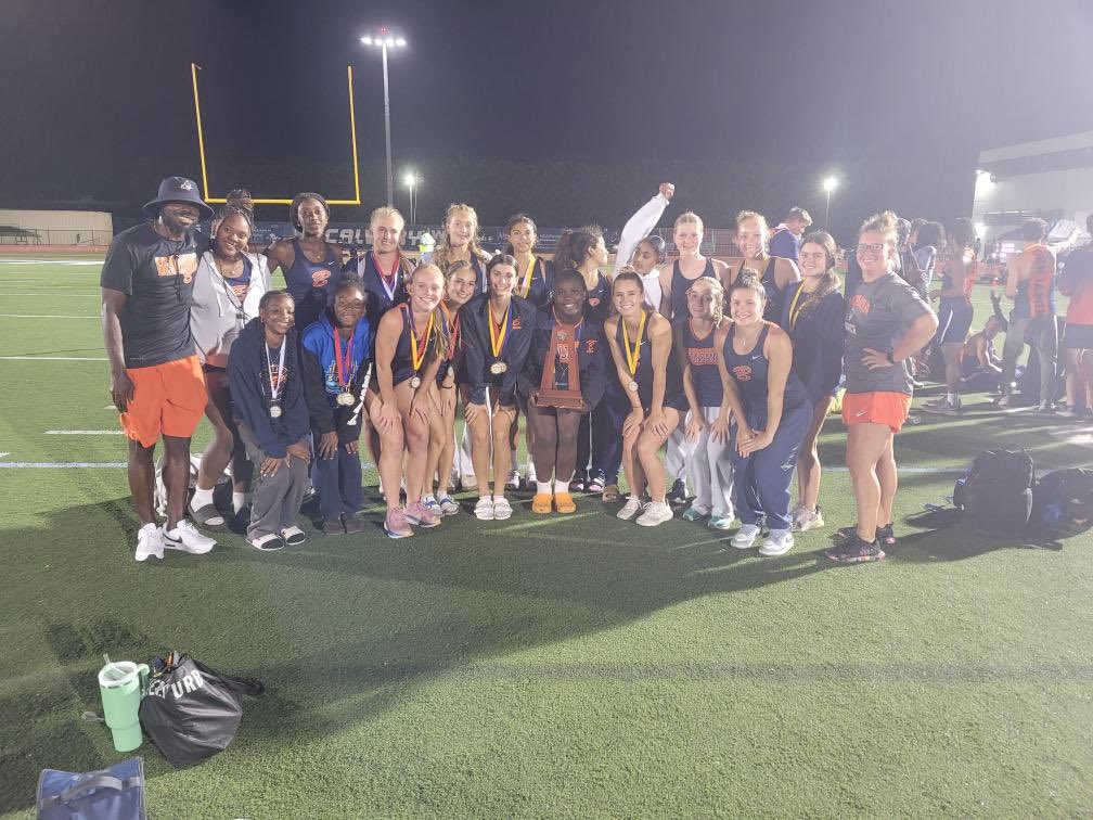 Benjamin track and field put on a show yesterday. 3rd straight Regional title for the boys and a Regional runner-up trophy for the girls. Proud of my crew! @pbpsports @Sentinel_Sports @VarsityHSSports @CP_Photo2004 @keneraprep @FHSAA @itgnext_florida @wpbnative @Tsaun073