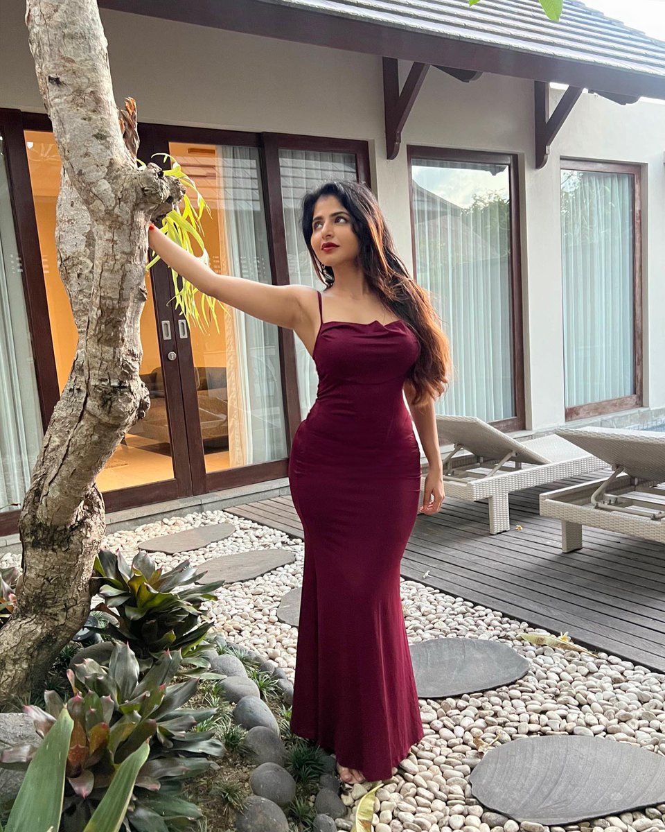 Effortlessly slaying in a maroon ❤ long midi dress 👗 @Ishmenon radiates sheer elegance & beauty. #IswaryaMenon #HittuCinma