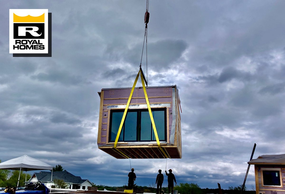 Congratulations to our Greater Napanee clients Kristi & David! The master bedroom module floated into place! Finishing work has begun on their custom retirement home overlooking Hay Bay! ❤️🔨 royalhomes.com/models/modern-… 1-800-265-3083