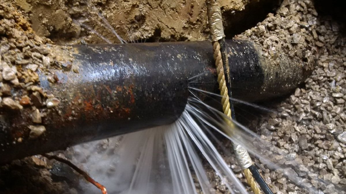 There are over 2,000 kms of watermains in #HamOnt – that’s enough to stretch from Hamilton to Disney World in Orlando, Florida! City staff work 24/7 to maintain our watermains, completing 188 repairs in 2023 alone. #DrinkingWaterWeek