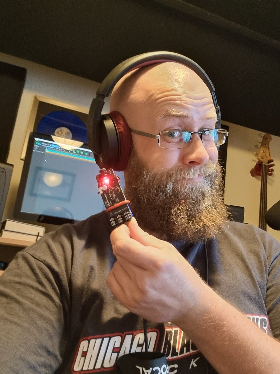 Psssst be vewy vewy qwiet. I'm huntin' Electro Magnetic Frequency for an ambient horror intro