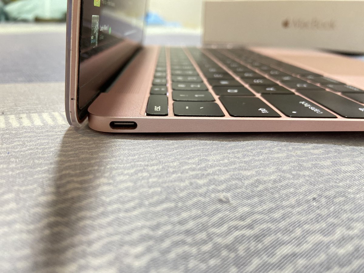 fairurensu's tweet photo. Kondisi: 
- Cakep &amp; siap pakai 
- Speaker joss, cakepp
- Trackpad seperti baru 
- Keyboard lancar jaya 
- Layar tidak ada white spot

#wts #computer #laptop #apple #sell #wts https://t.co/9BjvT1C7GB