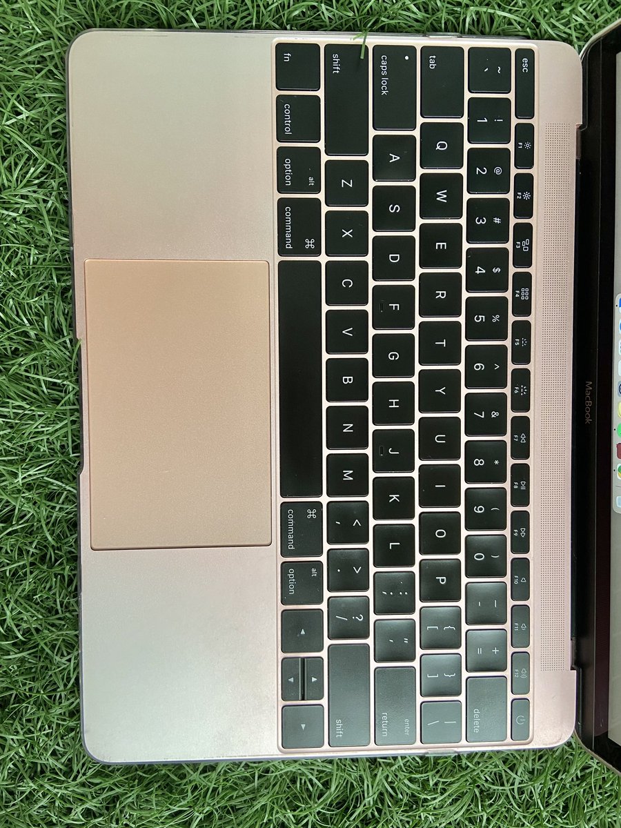 fairurensu's tweet photo. Kondisi: 
- Cakep &amp; siap pakai 
- Speaker joss, cakepp
- Trackpad seperti baru 
- Keyboard lancar jaya 
- Layar tidak ada white spot

#wts #computer #laptop #apple #sell #wts https://t.co/9BjvT1C7GB