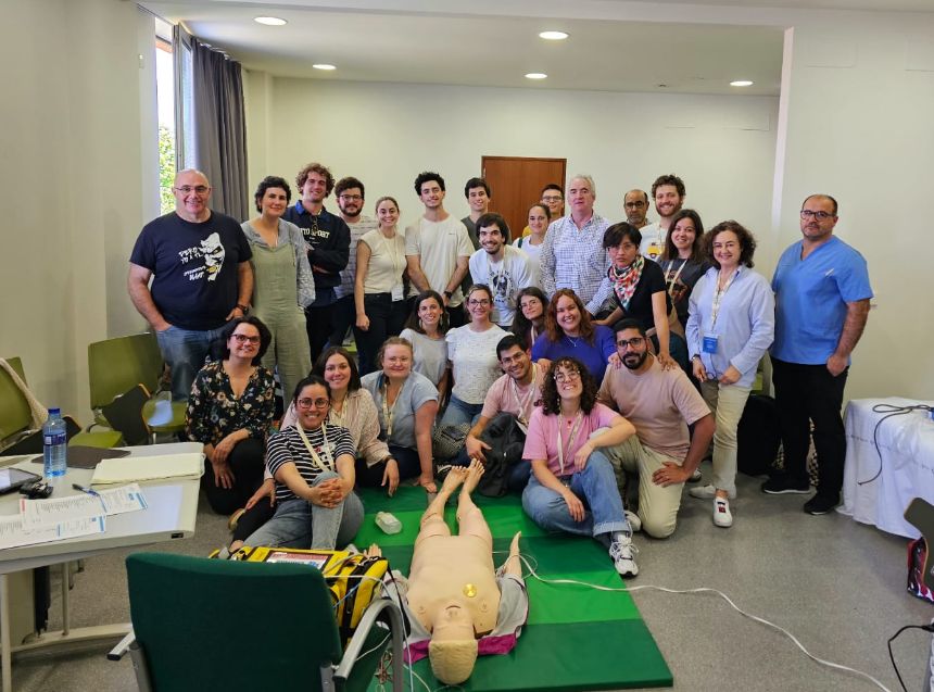 Nuestra sociedad científica sigue apostando por la formación en #RCP❤️ Los miembros del grupo de Urgencias y Emergencias de #SEMG han impartido el formación de soporte vital avanzado a médicos residentes de #MFyC de la unidad docente de #Asturias.