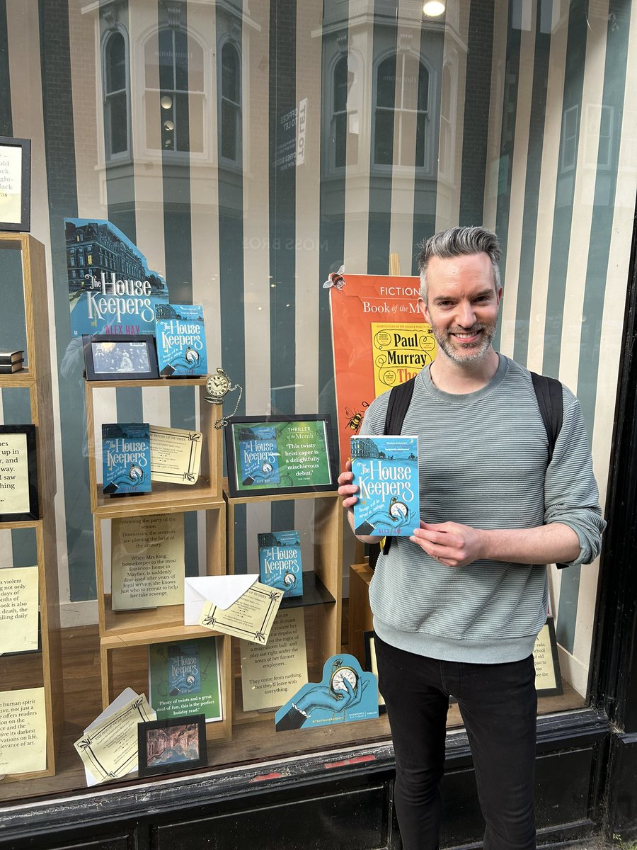 Get thee to Winchester - with TWO gorgeous branches of Waterstones!! Thank you so much to @WstonesWinch for this stunning window and such a lovely welcome. Adored meeting you and @WSBrooksellers - hugest thanks for all your support for #TheHousekeepers! 📚🤩