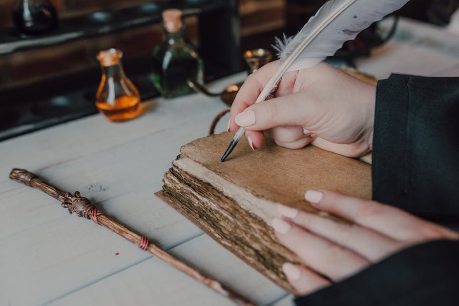 Join us on May 14 in our new Book Arts room for an in-person workshop on using quills and pre-industrial inks to write in the common 17th-century English hand. Erin Kelley will show how to trim, dip, and write with a quill, including the old letter forms. ow.ly/VuP450RzIJH