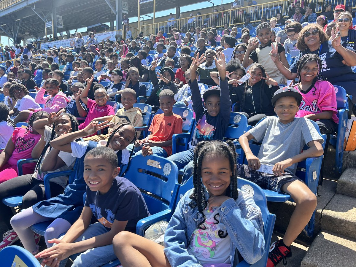 some of the MANY fans who showed up today 🤩 Madison Local Schools Citizens Academy Southeast Warrensville Heights