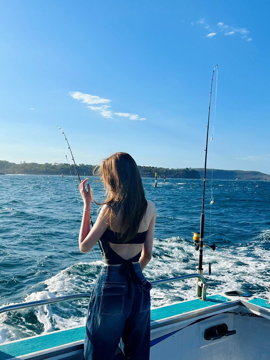 rezzaaditya076's tweet image. The beauty of the ocean and the thrill of catching it🌊