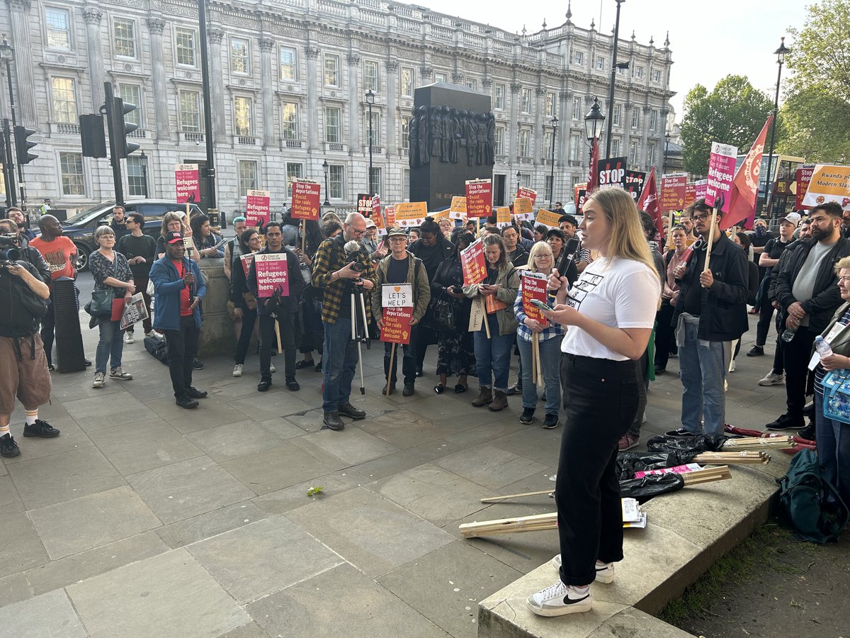 Sydney from @Care4Calais tells the #StopRwanda protest at Downing Street: “If the government wanted to solve this crisis it could - it could open safe routes!” #RefugeesWelcome