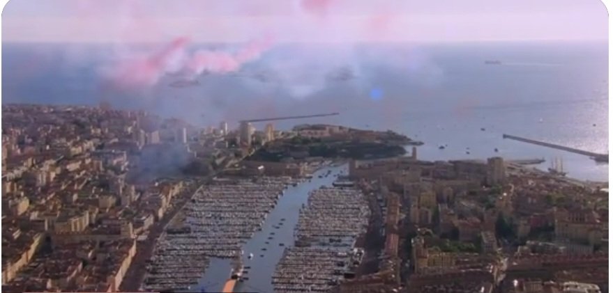 Je vois cette image de Marseille
Je me dis que jamais, au grand jamais, cette ville de Lumière ne se donnera aux représentants de @J_Bardella et @MLP_officiel !
Jamais cette ville ne se donnera à #ExtremeDroite 🇫🇷 C'est très réconfortant ! 😉 #JOParis2024