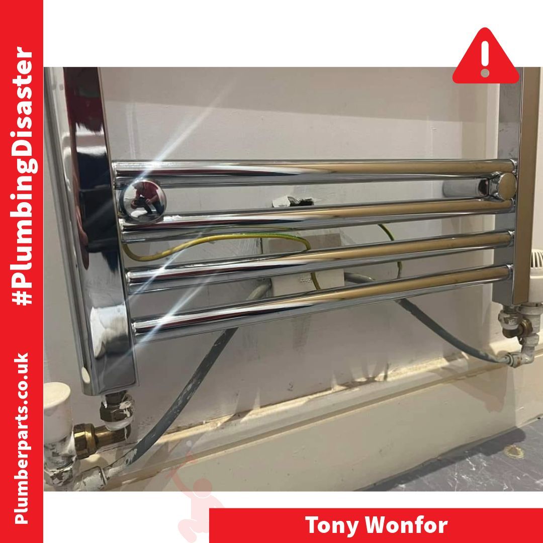 Another radiator to towel rail conversion... Shame about these back plate connections and it being microbore everwhere! Tony found this bad boy. Send your pics/video & tag @plumberparts with #PlumbingDisaster 
-
Follow me on Insta as I do loads more there: plumberparts.co.uk/social.php?soc…