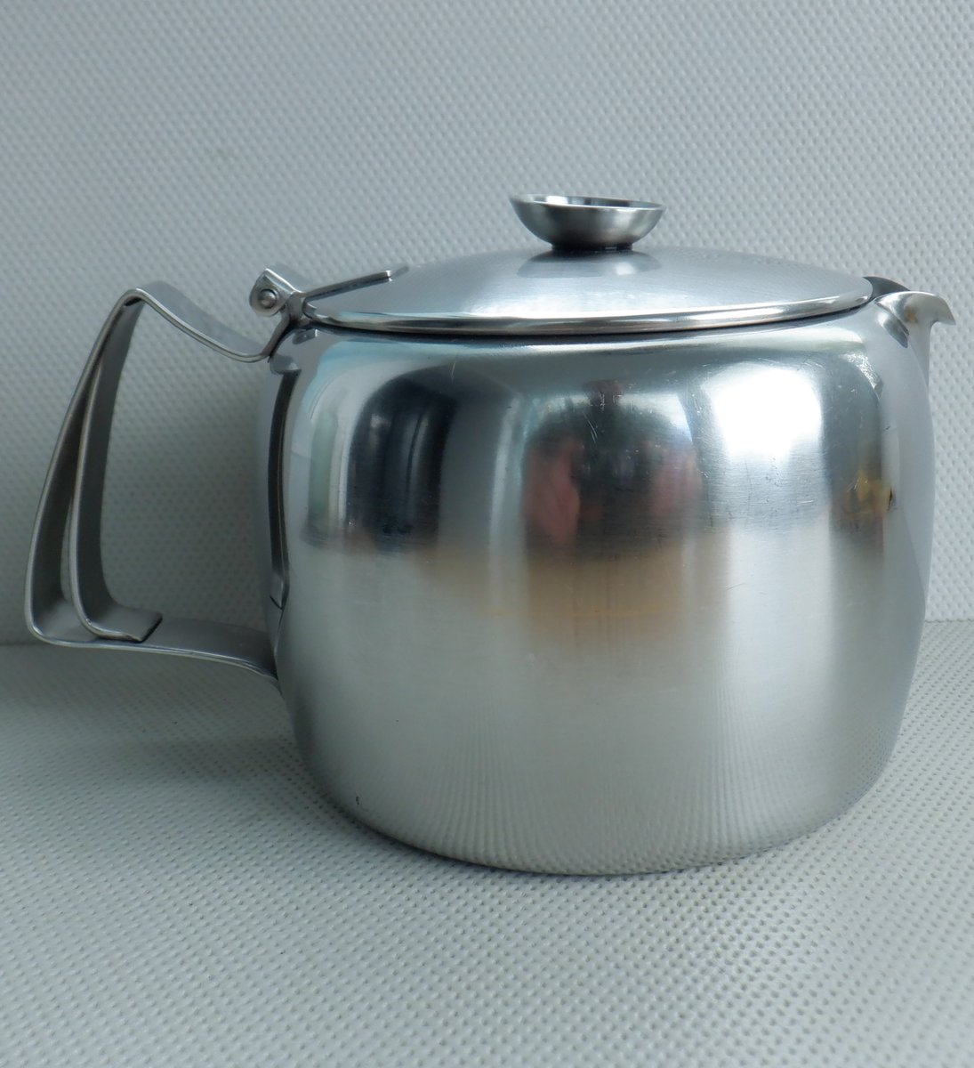 It's time for a cuppa... ☕️

Here's we have a vintage 1½ pint stainless steel teapot. Made in England by Old Hall.

🛒 ebay.co.uk/itm/1763651218… #teahour #oldhall

#VintageShowAndSell