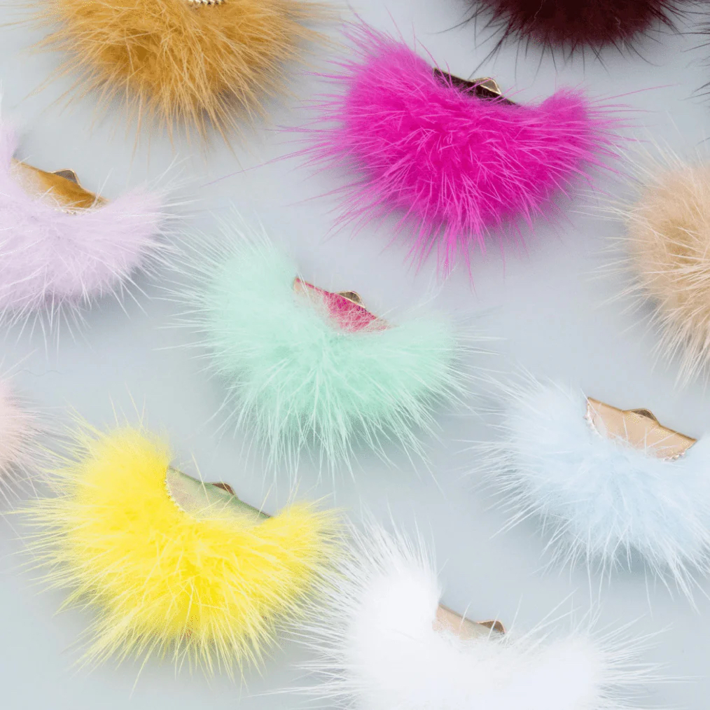 40mm Real Mink Fur Tassels, Soft and fluffy mink fur tassels to add that extra bling to your beadwork😁🥳

Order Now⤵️
sundaylacecreations.com/products/40mm-…

#beadwithahappyheart #sundaylacecreations #beadingsupplies #indigenousbeadwork