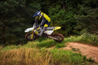 #2025 Husqvarna TC65 Review: Review – Key Features – Features & Benefits – Specifications #2025 Husqvarna TC65: SET YOUR SIGHTS ON NEW HORIZONS. Introducing the #2025Husqvarna TC65… For 2025, the TC 65 comfortably holds its position as the [...] The… dlvr.it/T6c0B4