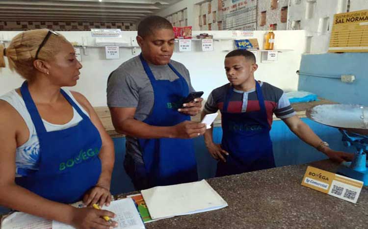 Todas  las unidades del comercio y la gastronomía en #PinarDelRío cuentan con  facilidades para el pago electrónico de sus productos y servicios, en  correspondencia con el proceso de bancarización que se lleva a cabo en  Cuba.

@ACN_Cuba