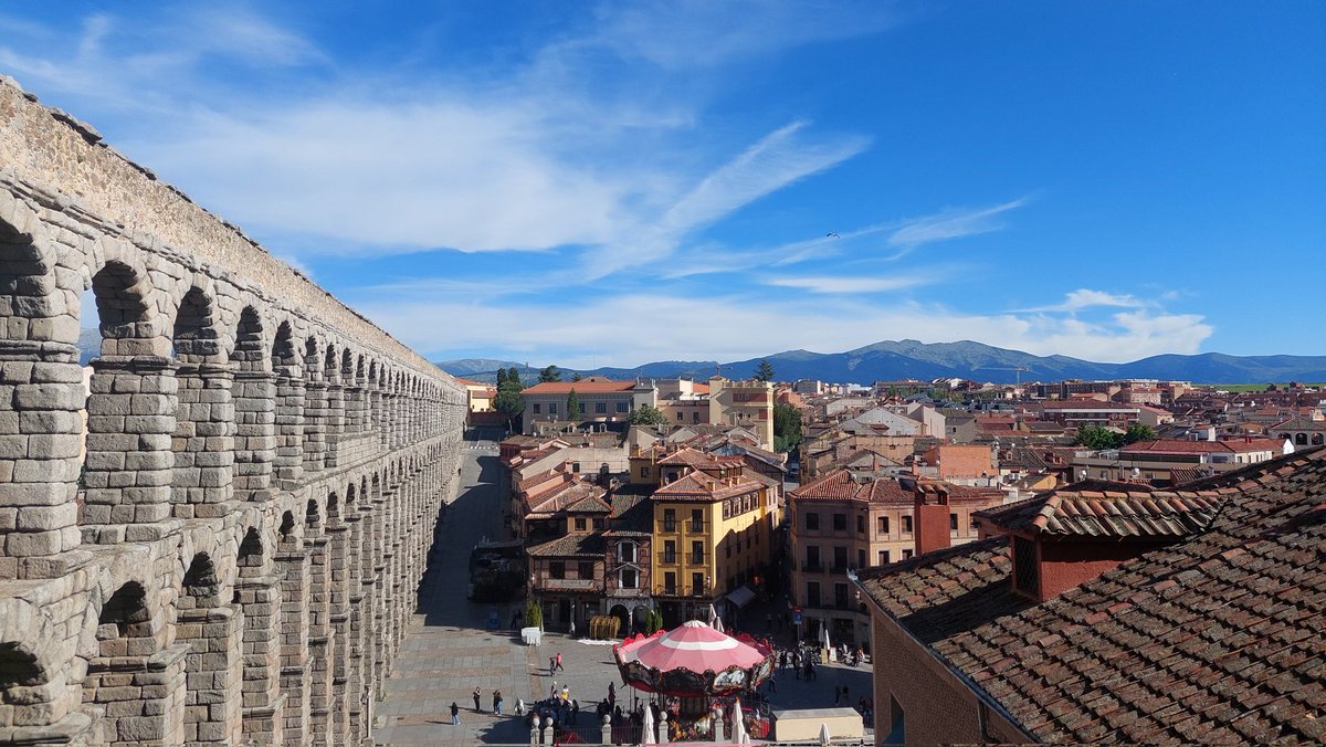 Amplia amplitud térmica hoy en #Segovia de casi 20°C. La mínima fue de 4°C, mientras que la máxima ascendio ya a los 23°C.