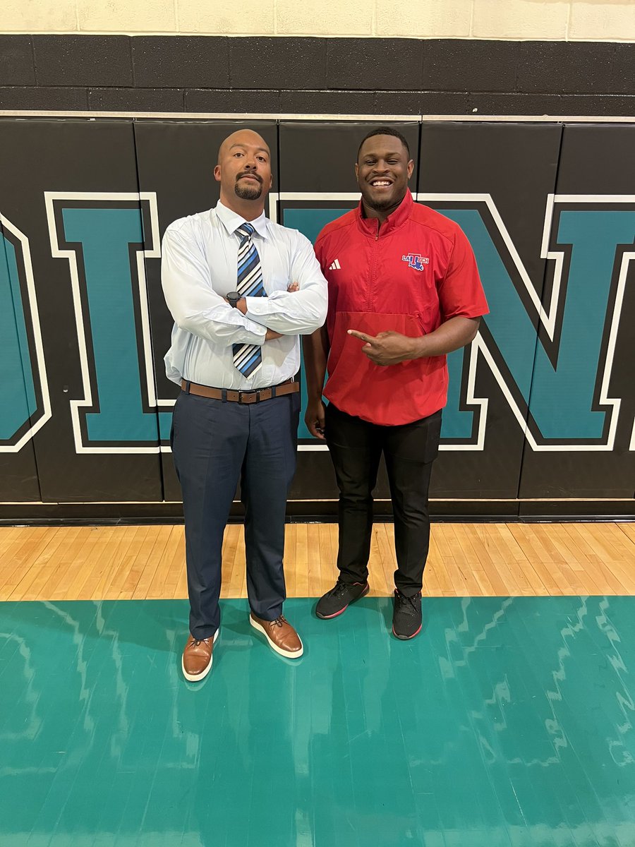Thank you to @Coach_Brookins from LA Tech for coming out and recruiting our Jags! @dallasathletics @Coachbru3 @JacobNunez27 @MolinaHigh @MolinaFootball