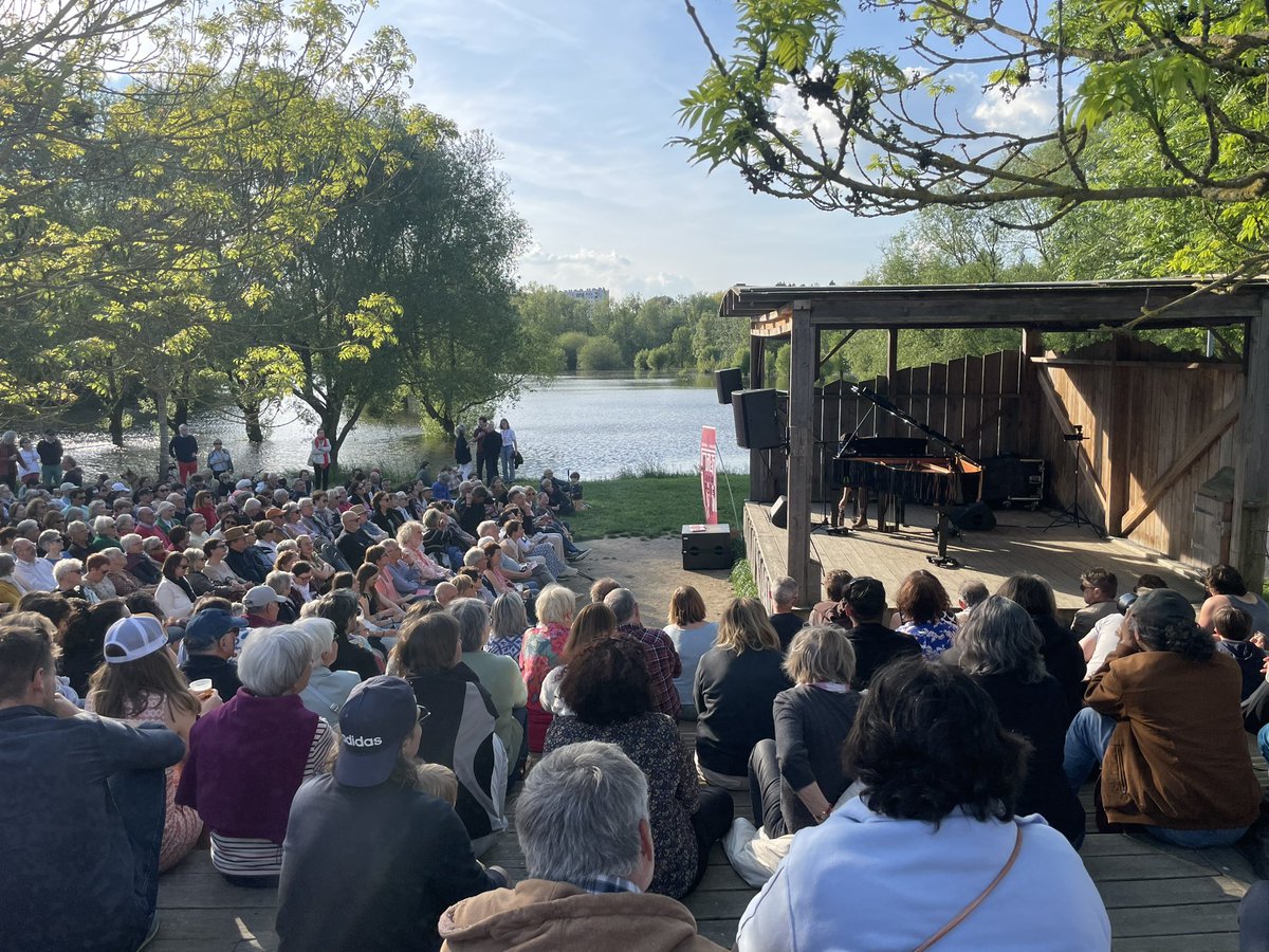 Angers's tweet photo. #PianopolisAngers débute ce soir avec Suzanne Belaubre 🎹 au Héron Carré #Angers https://t.co/r6ra1GySE4