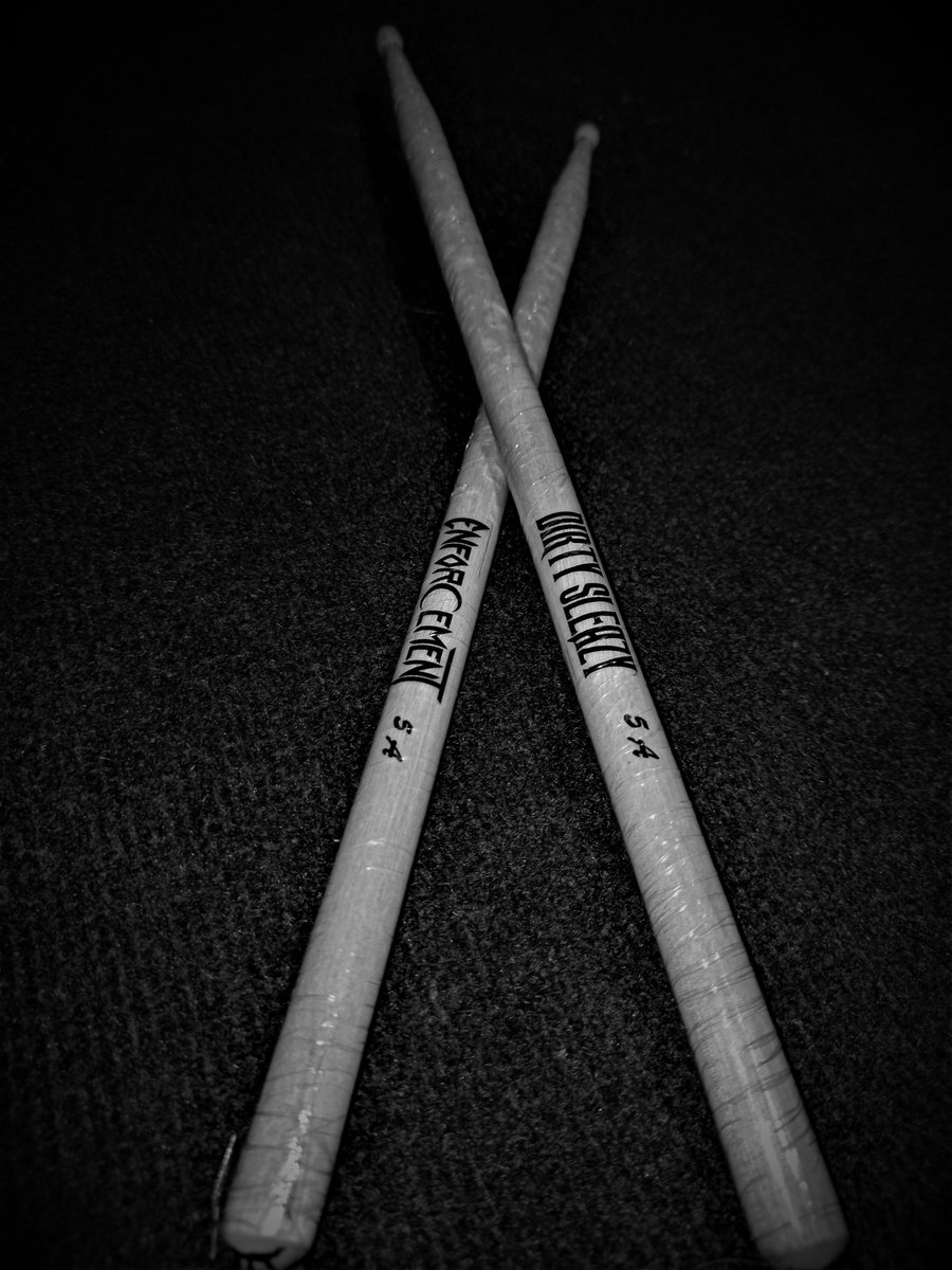 In the right hands, drumsticks are magic in motion.

#drummer #drummerboy #drumsticks #drumstick #enforcement #evilhasreturned #speedmetal #rock #rocknroll #rockmusic #ecuador #ecuador2024