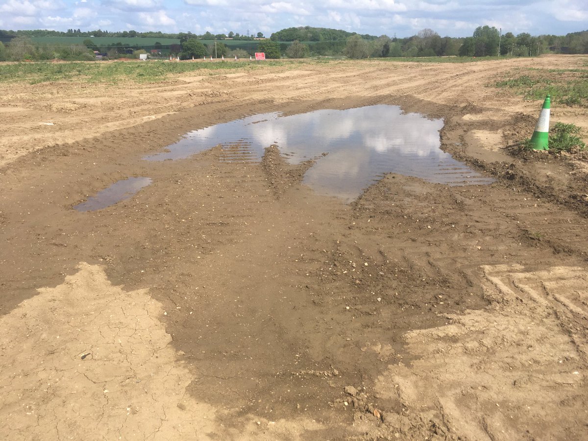 Despite all the recent rainfall Suffolk is drying out very quickly. I asked a quick favour, and this muddy puddle was created near Bury St Edmunds for Swallows and House Martins. They need mud for nests ⁦@SuffolkBirdGrp⁩ ⁦@ukhousemartins⁩ ⁦@JennyA_Rawson⁩ #MUD