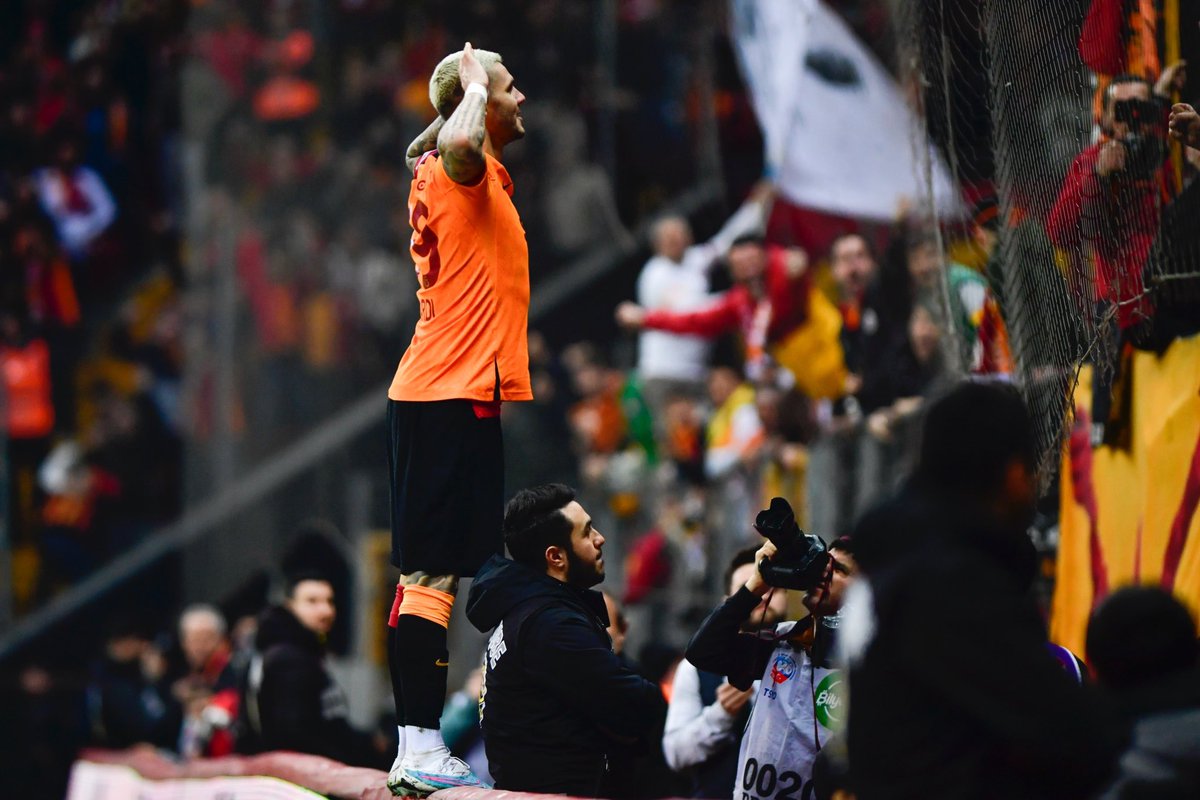 🎙️ Mauro Icardi: “Gol sevincim Arjantin’de Riquelme tarafından yapılan bir gol sevinci. Ben de ilk golümden sonra insanların nasıl bağırdıklarını duymak için bu kutlamayı yaptım.”
