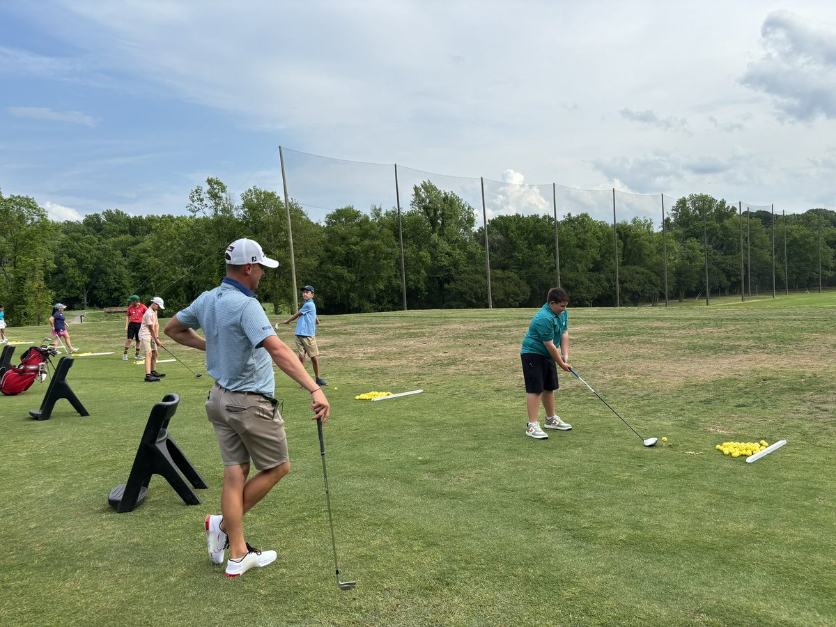 A great afternoon yesterday as @JustinThomas34 hosted a golf clinic for over 150 junior golfers of the @FirstTeeGC at The Charles L. Sifford Golf Course 🏌️🏌️‍♀️ #GrowTheGame #PlayerDevelopmentMonth #TeamTroon