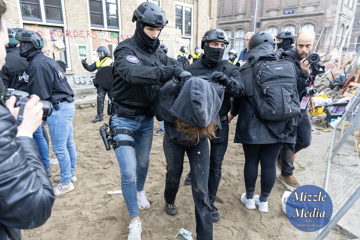Ontruiming #UvA #Amsterdam door de #politie #ME #uvaprotest (3/3)